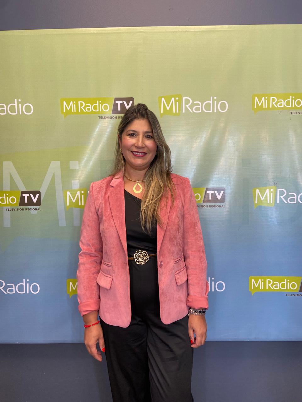 Betty González Ramírez en el set de Mi Radio TV, televisión regional de la Región de Coquimbo